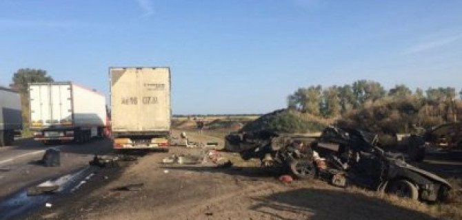 Четверо, включая ребенка, погибли в ДТП с фурой под Воронежем