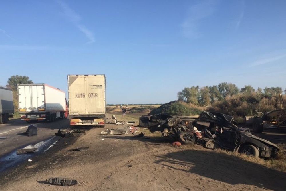 Четверо, включая ребенка, погибли в ДТП с фурой под Воронежем