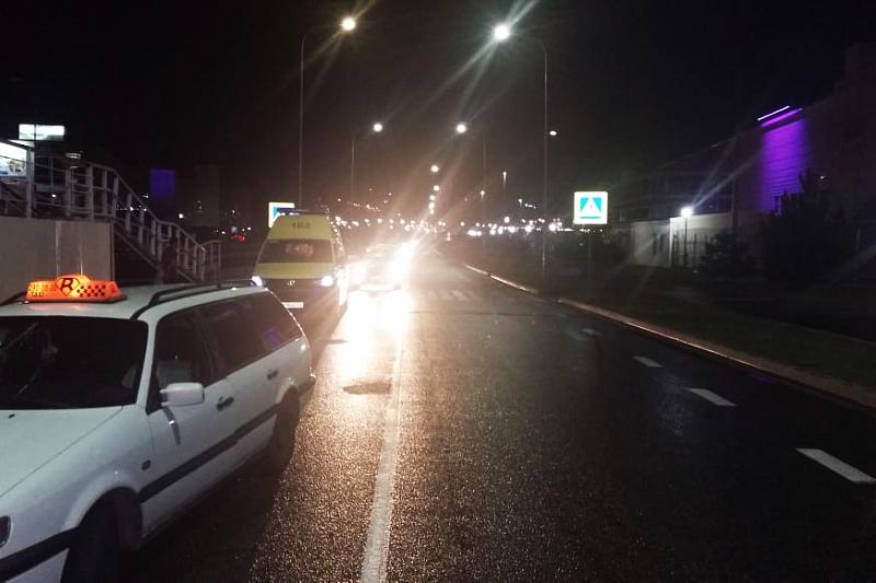 В Сочи иномарка сбила трех человек на переходе