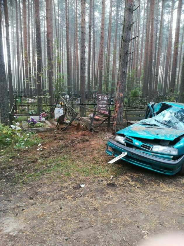Во Всеволожске женщина-водитель погибла в ДТП на кладбище (2)