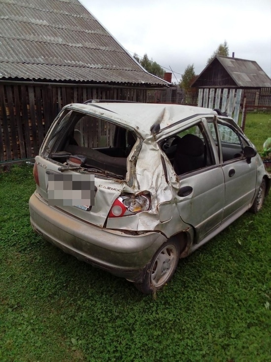 8-летний ребенок пострадал в опрокинувшейся машине в Тверской области