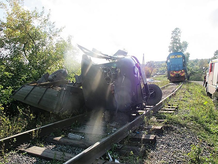 В Прокопьевске при столкновении тепловоза и УАЗа погибли два человека (1)