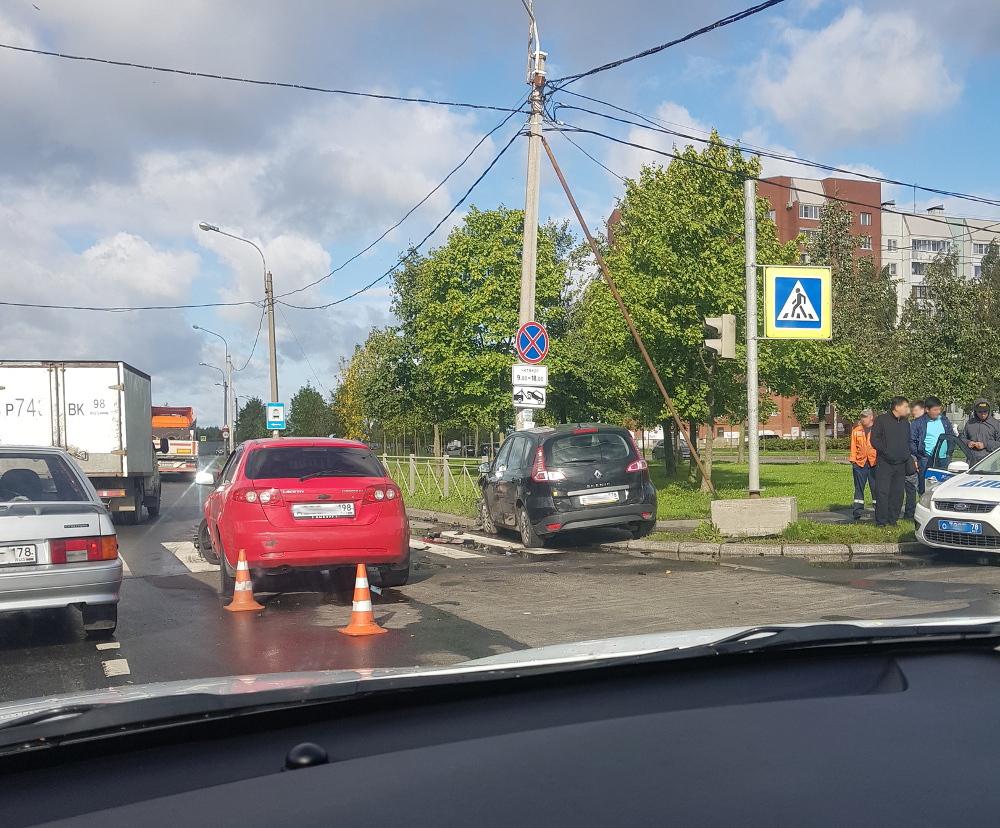 Женщина и ребенок пострадали в ДТП в Колпино (3)