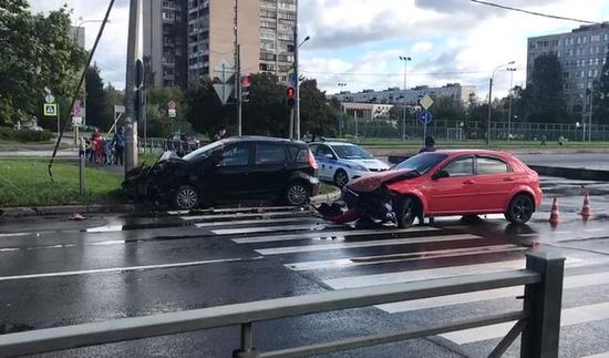 Женщина и ребенок пострадали в ДТП в Колпино (2)