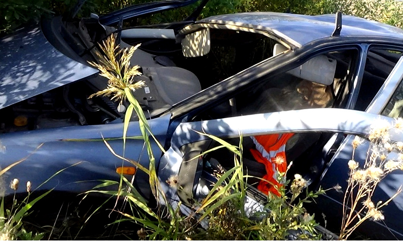 КамАЗ снес стелу «Таврический район» (3)