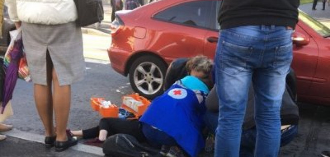 В Петербурге автомобиль сбил девочку