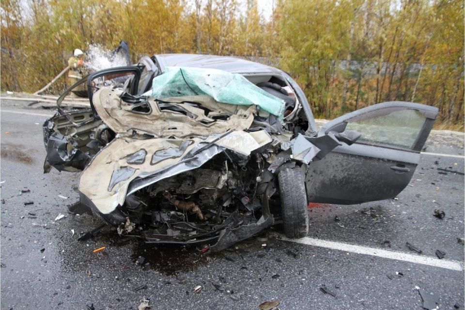 В Пуровском районе в ДТП погиб водитель иномарки (2)