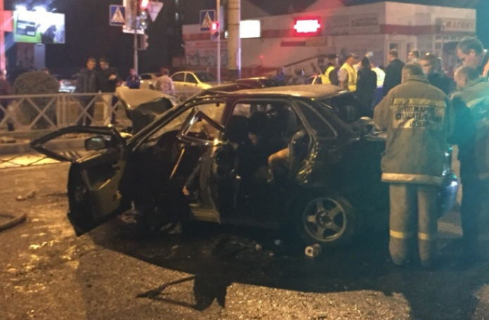 В Тамбове Lada Priora столкнулась с катком 2