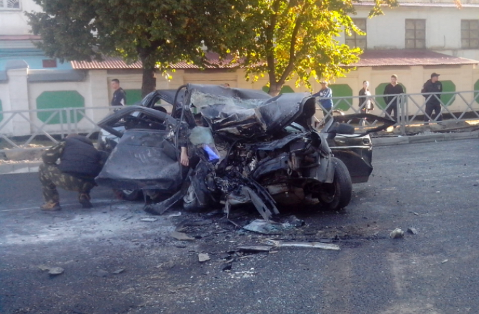 В Тамбове Lada Priora столкнулась с катком 1