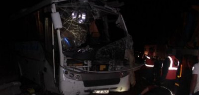 В Турции перевернулся автобус со школьниками, двое погибших