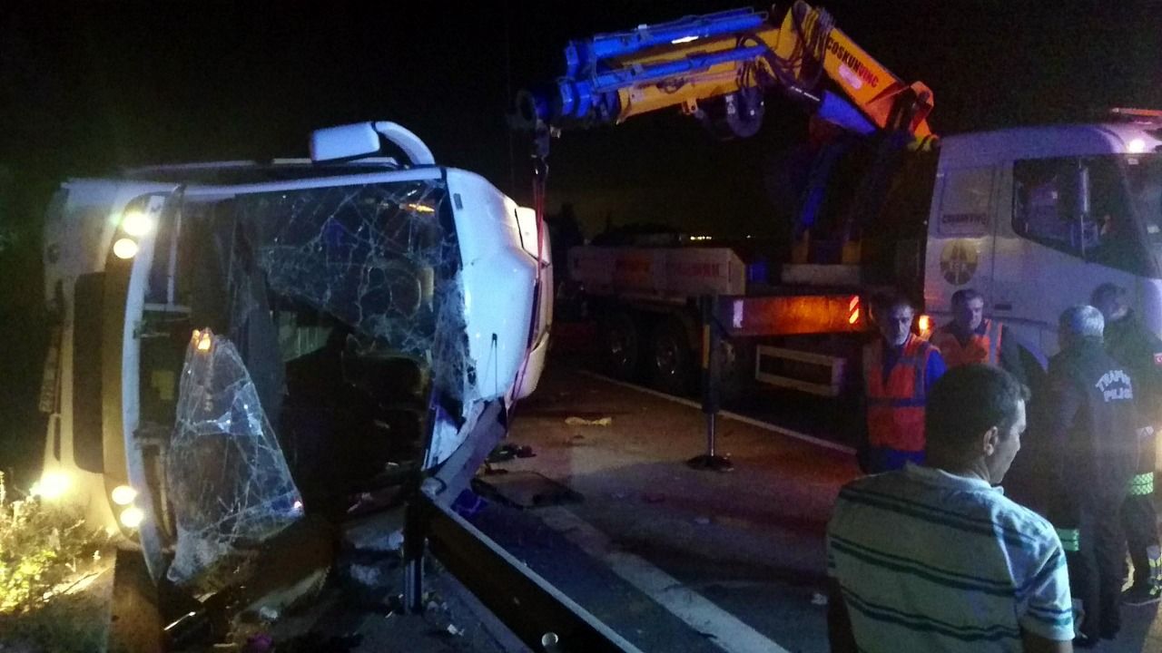 В Турции перевернулся автобус со школьниками 1