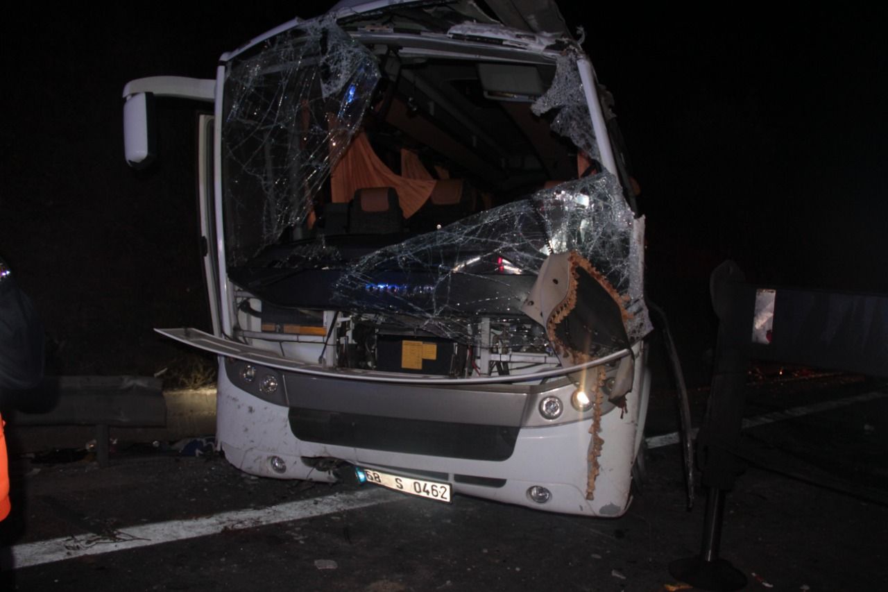 В Турции перевернулся автобус со школьниками 3