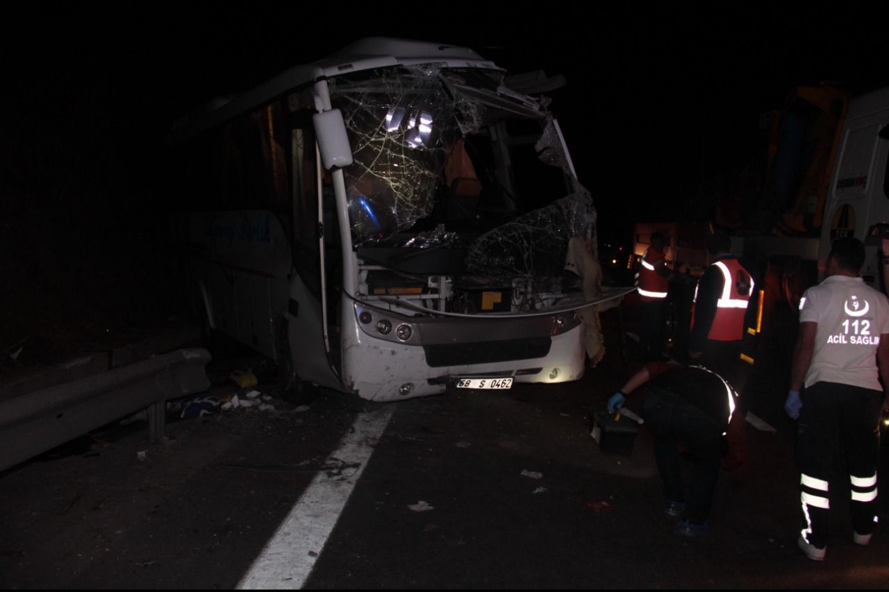 В Турции перевернулся автобус со школьниками 2