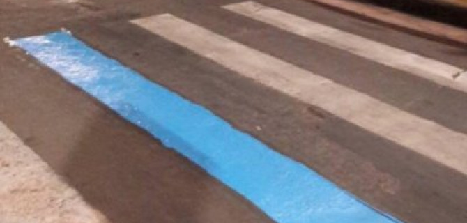 В Саратове "зебру" покрасили в синий цвет