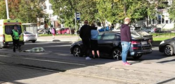 Во Фрунзенском районе Петербурга насмерть сбили пешехода