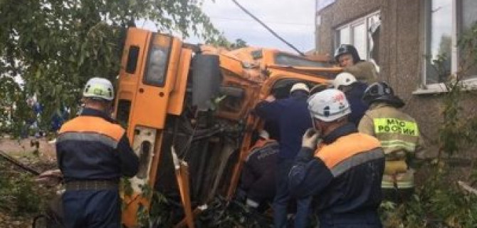 Под Уфой грузовик насмерть сбил девочку