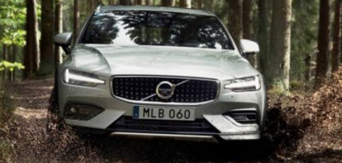 Новый универсал Volvo V60 Cross Country: с 2019 года — в России