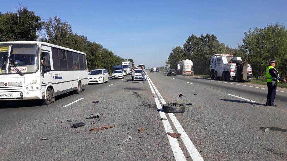 Цементовоз протаранил четыре легковушки под Краснодаром – погиб человек (1)