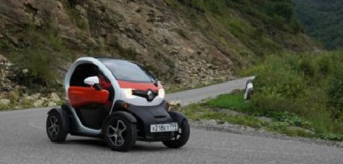 Малыш Twizy установил рекорд в подъёме на гору