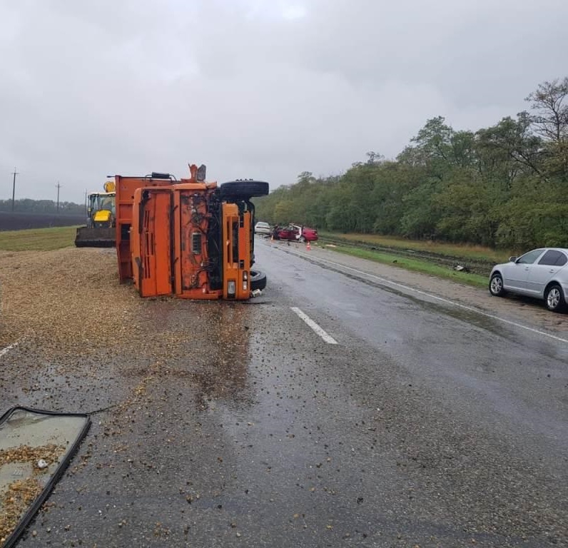 Женщина-водителя погибла в ДТП с КамАЗом в Новокубанском районе (3)