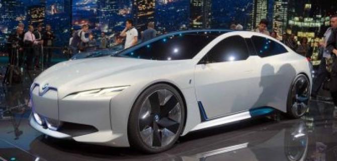 Электромобиль BMW i4: в Париже объявлено время начала производства