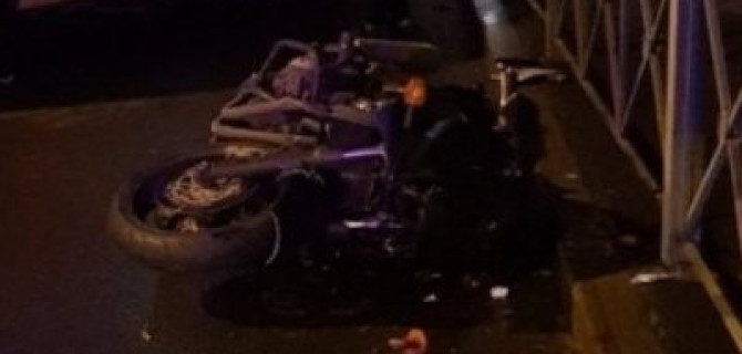 На Приморском проспекте мотоциклист сбил человека