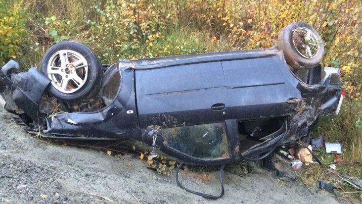 Под Брянском в перевернувшейся иномарке погиб молодой водитель