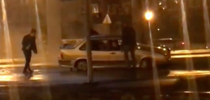 В Петербурге ВАЗ-21099 вылетел на тротуар