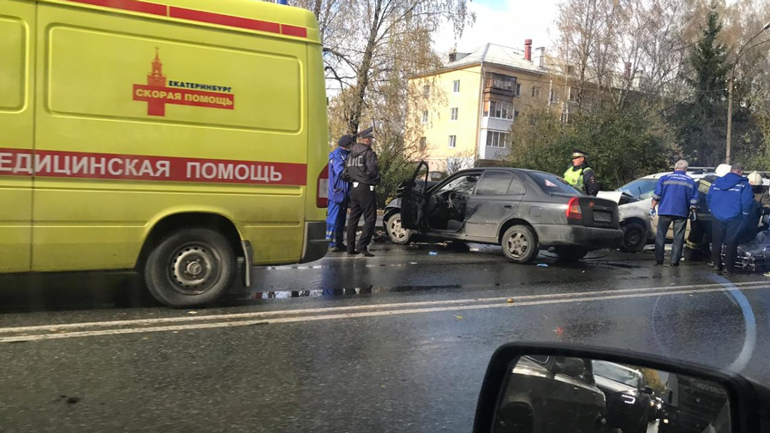 Три человека пострадали в ДТП на Космонавтов в Екатеринбурге