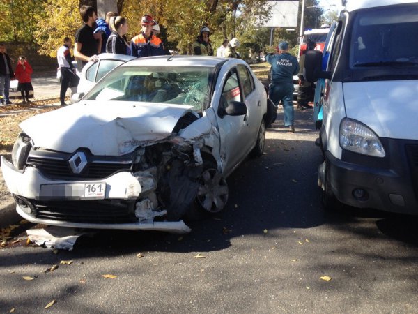 В Ростове два человека пострадали в массовом ДТП (1)