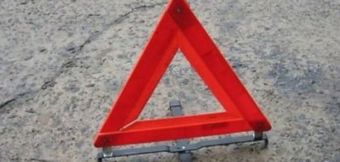 На Кубани иномарка врезалась в дерево: погибли двое детей