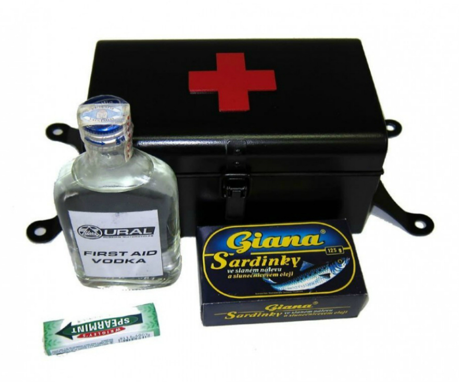«Йо-хо-хо, и бутылка водки!»: странный маркетинговый ход «Урала» урал аптечка