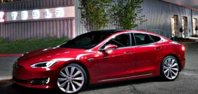 В продажу поступила самая дешёвая Tesla