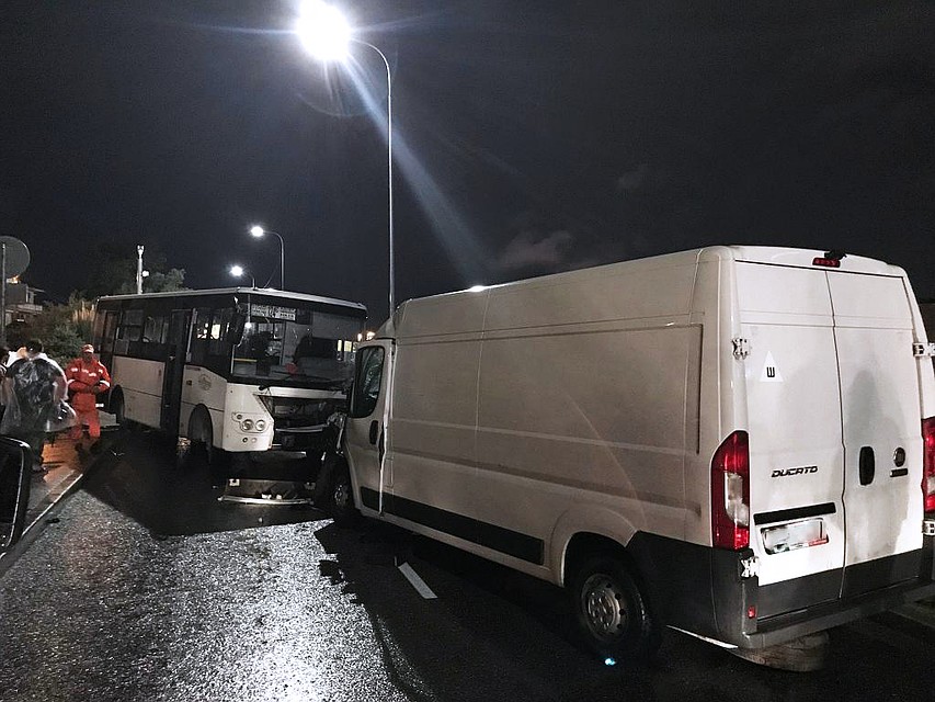 Четыре человека пострадали в ДТП с автобусом в Сочи (2)