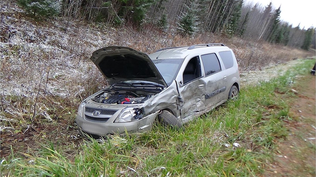 Два человека пострадали в массовом ДТП в Удмуртии (3)