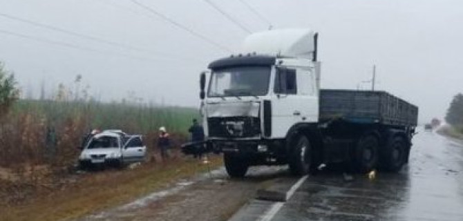 Две женины погибли в ДТП с грузовиком в Марксовском районе