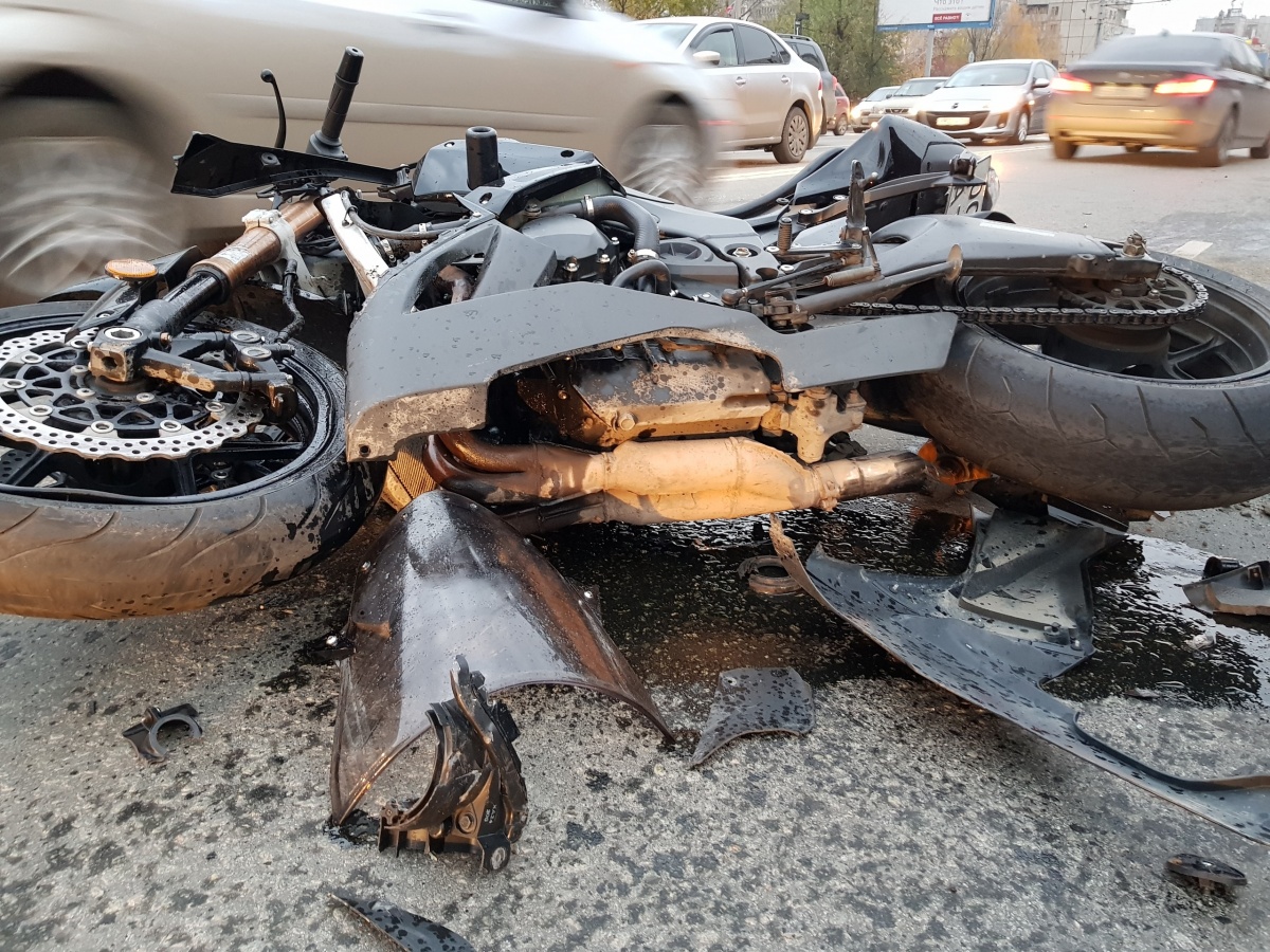 Молодой мотоциклист серьезно пострадал в ДТП в Челябинске (4)