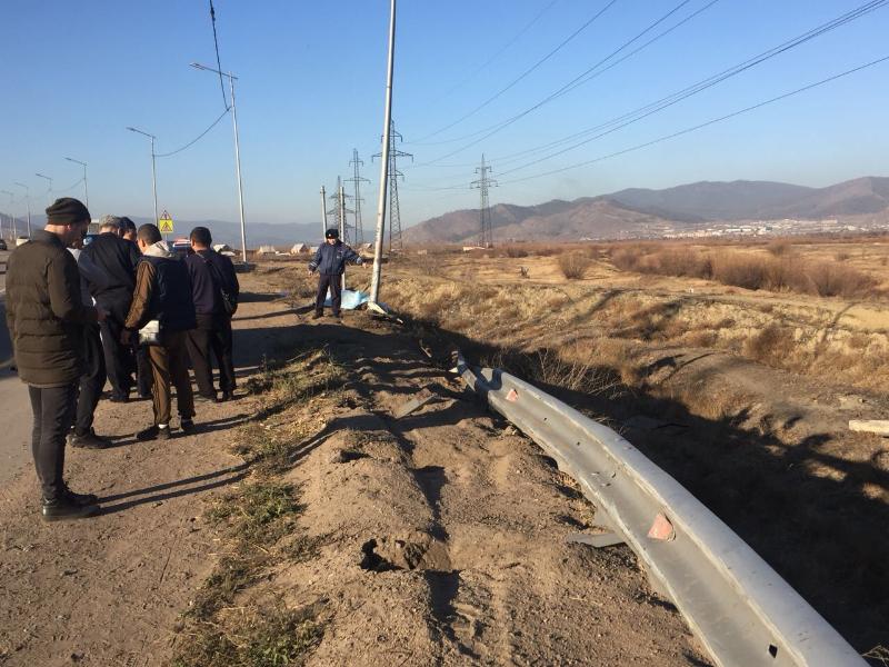 В Бурятии пассажирка автобуса погибла, выпав на дорогу (3)