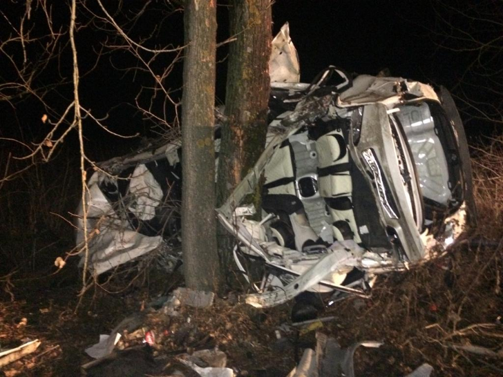 Под Уфой иномарка врезалась в дерево погибли двое