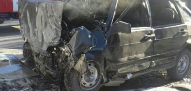В Кимовске ВАЗ врезался в монумент – водитель погиб