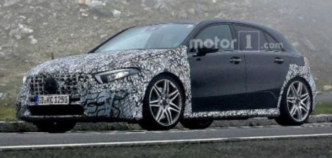 На дорогах замечен новый Mercedes AMG A45