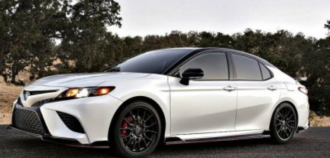 Toyota Camry и Avalon получили заводской тюнинг