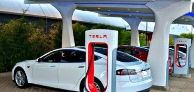 Tesla собирается увеличить число зарядных станций