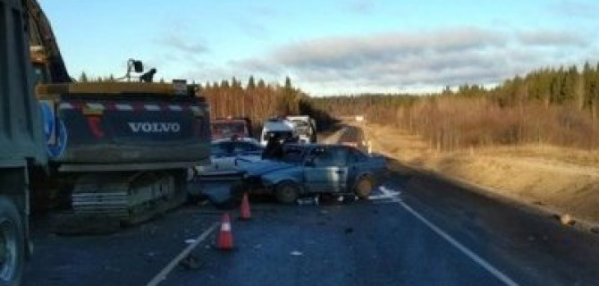 В ДТП с экскаватором в Карелии погибла женщина