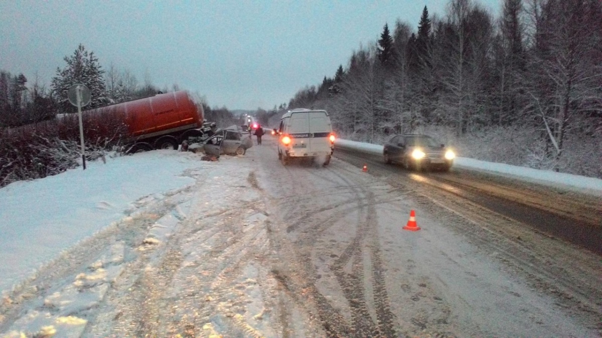 Женщина погибла в ДТП с бензовозом в Прикамье (1)
