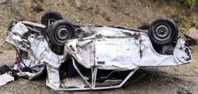 В опрокинувшейся машине в Сочи погибли два человека