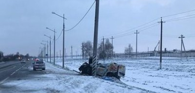 Под Краснодаром автомобиль врезался в столб – погиб 22-летний водитель