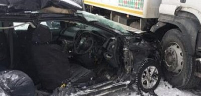 Два человека погибли в ДТП с такси в Новосибирске