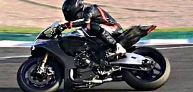 Льюис Хэмилтон упал с мотоцикла: жертв и разрушений нет