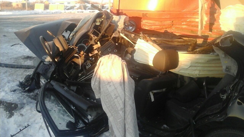 В Орске КамАЗ раздавил легковушку – погиб человек (1)